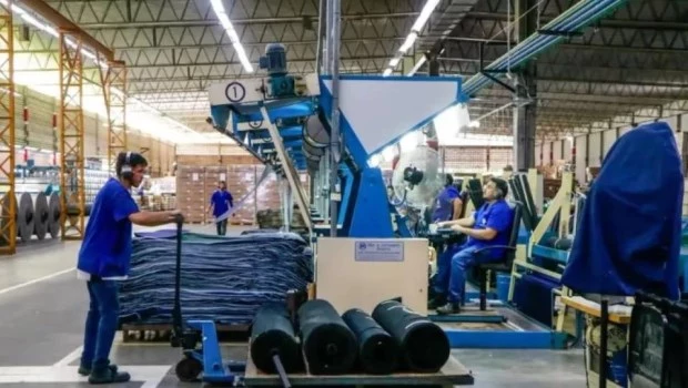 Advierten que la caída de la productividad laboral limita las mejoras salariales en la Argentina