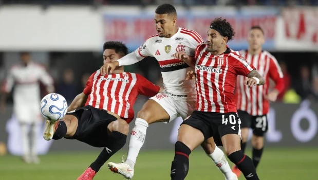 Estudiantes y Flamengo definirán la semifinal en Río de Janeiro