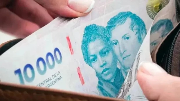 Advierten que 2 de cada 3 argentinos agota sus ingresos diez días antes de fin de mes
