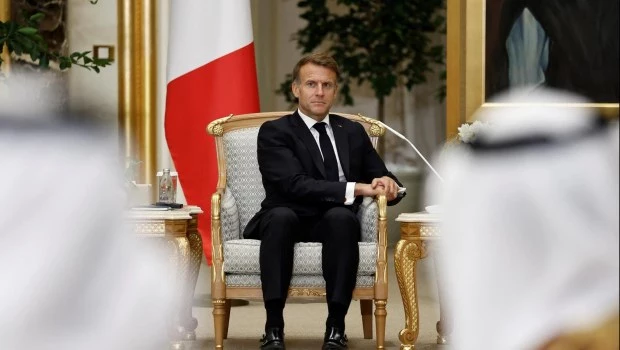 Francia mantiene el toque de queda parcial y asiste a los 3.000 comercios saqueados