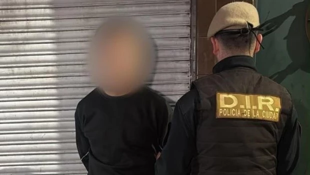 A los dos ciudadanos chinos les encontraron un morral que contenía 11 celulares de alta gama sin documentación.