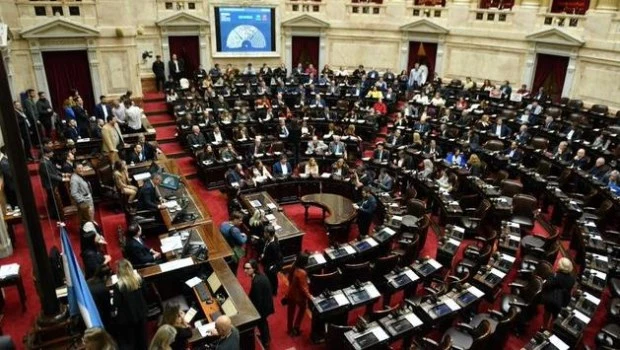 El oficialismo consiguió quórum y se inicia una maratónica sesión en Diputados