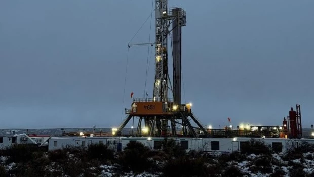 La producción de petróleo es récord en la Argentina y se acerca al millón de barriles diarios