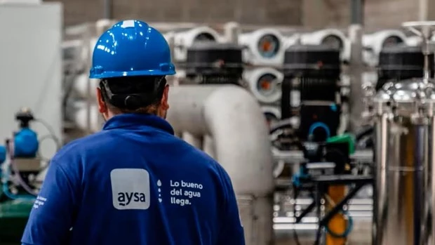 El Gobierno formalizó la venta del 90% de AySA a un consorcio privado