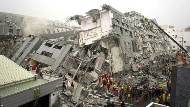 Un sismo de magnitud 7,0 en China, deja al menos 16 muertos y 32 heridos
