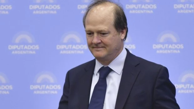 El secretario de Energía anunció en un programa de streaming su renuncia