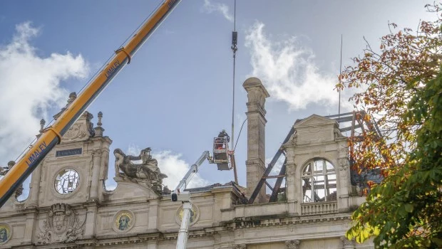 Encarcelaron a los dos izquierdistas que incendiaron la Municipalidad de Limoges