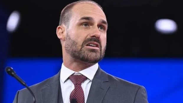 Eduardo Bolsonaro negó que su hermano Flávio se haya fugado de Brasil tras su derrota