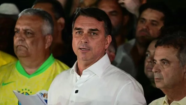 Flávio Bolsonaro huyó a Estados Unidos y le pedirá asilo a Trump