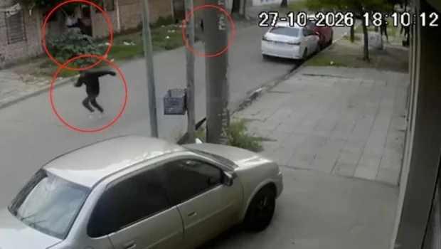 Tras unos segundos de tensión, Robles logró sacarse de encima al asaltante y lo abatió a tiros.