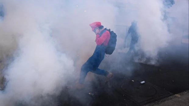 Al menos 296 detenidos en Francia en el tercer sábado de protesta nacional