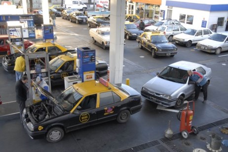 El gobierno acusa a Shell y Petrobrás de retacear combustible