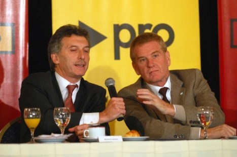 De Narváez calificó a Macri de bipolar y de derechoso