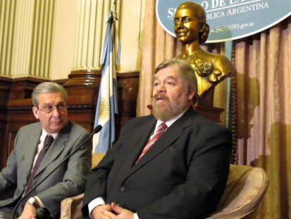 Quedó demorado el pliego de Dovena para ser nombrado embajador en Uruguay