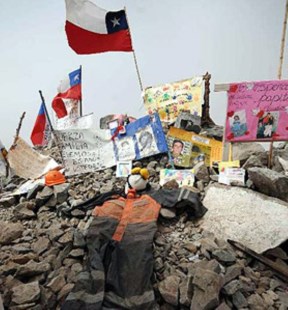 Llegaron a Chile los expertos de la NASA que apoyarán el rescate de los mineros