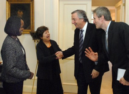 Kirchner coincide en una agenda permanente de diálogo con una funcionaria estadounidense