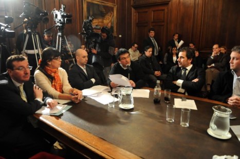 Otro escándalo en una reunión de la comisión de la Legislatura que investiga a Macri
