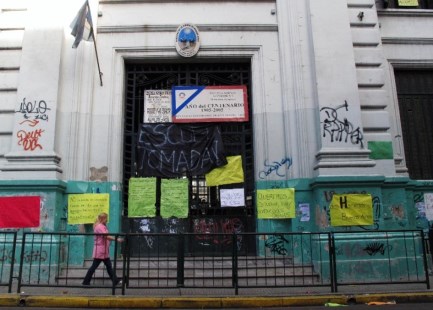 Se extiende la protesta estudiantil y ahora tomaron la Facultad de Filosofía de la UBA