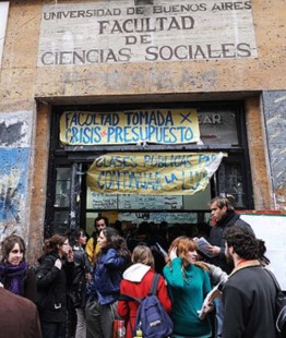 Se agrava la crisis estudiantil y ya son cuatro las facultades que se sumaron a las tomas