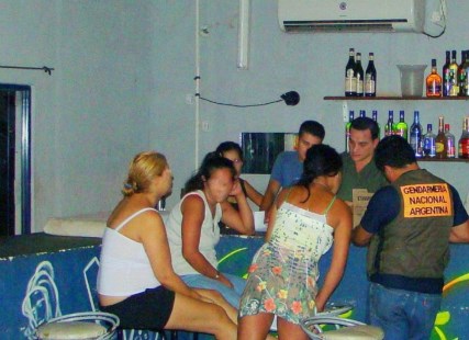 Rescatan a 14 mujeres que eran obligadas a prostituirse en un local de ...