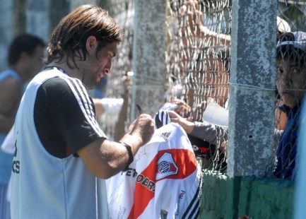 Superclásico: Cientos de hinchas ya se acercaron a las boleterías