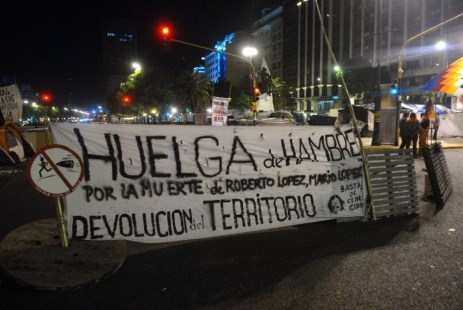 La avenida 9 de julio, cortada totalmente por la protesta de aborígenes
