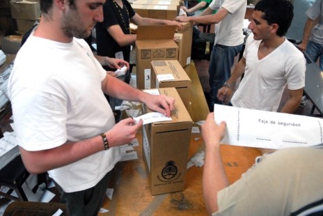 Todas las cartas están sobre la mesa