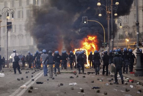 La marcha de indignados fue multitudinaria en Europa y hubo incidentes en Roma