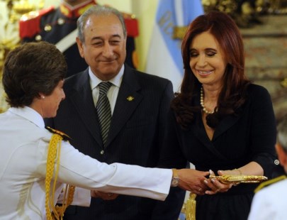 La Presidenta entregó sables e insignas a los nuevos oficiales superiores de las Fuerzas Armadas