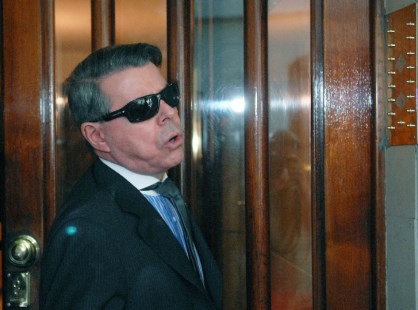 Oyarbide recibió la primera denuncia penal en su contra por su costoso anillo de diamantes 