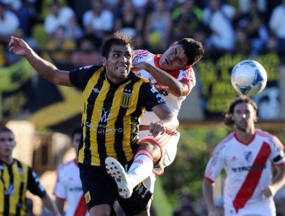River cometió errores que le impidieron llevarse un triunfo de Isidro Casanova