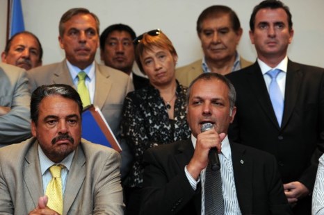 Provincias petroleras reclaman a las empresas mayores inversiones para subir la producción
