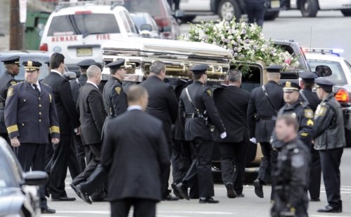 Familiares y amigos despidieron a Whitney Houston