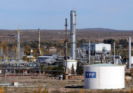 Expectativa del empresariado y de expertos en energía por la nueva conducción de YPF