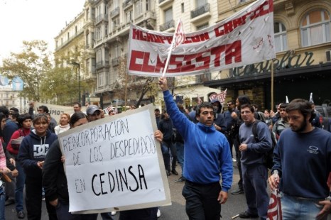Trabajadores gráficos cortaron la avenida 9 de Julio por un reclamo salarial