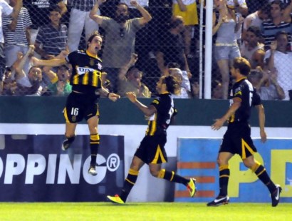 Olimpo le ganó a Independiente pero sigue con un pie en la B Nacional