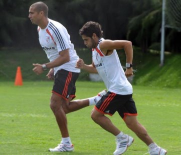 Trezeguet está en duda y Villalva podría jugar en el medio