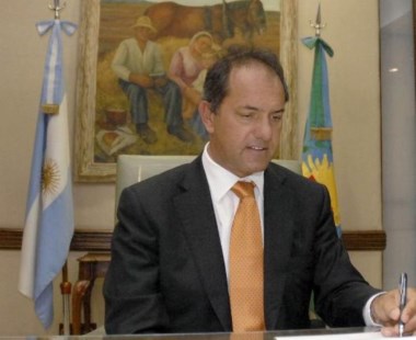 Scioli firmó el decreto que establece el revalúo de tierras en la provincia