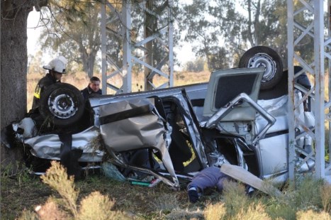 Cuatro muertos al volcar una camioneta en la ruta 2 - Actualidad ...