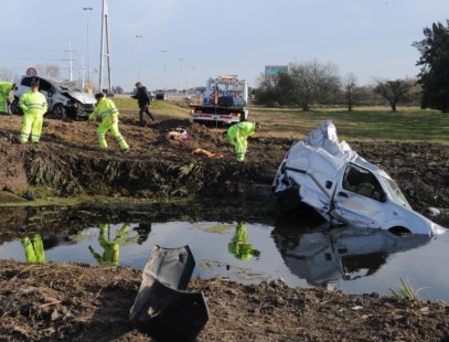 Siete heridos tras un choque y vuelco en la Autopista Buenos Aires-La Plata