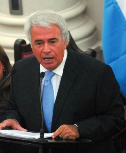 De la Sota: "Cuando hay problemas para comprar dólares, algo no está bien"