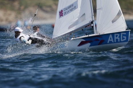 Los veleristas Calabrese y De la Fuente pelearán por el bronce en la Medal Race