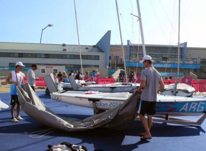 La regata final de la clase 470 del yachting fue suspendida y se correrá mañana