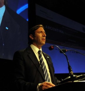 Lorenzino señaló que las calificadoras de riesgo tienen un "mecanismo perverso y subjetivo"