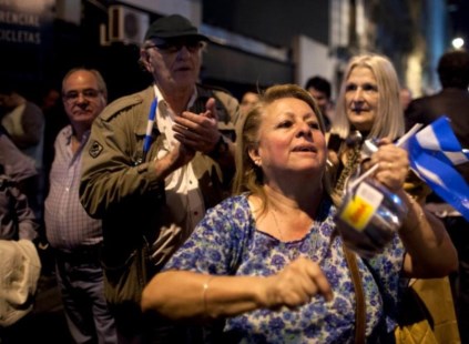 La gente puso sobre la calle los números de las encuestas