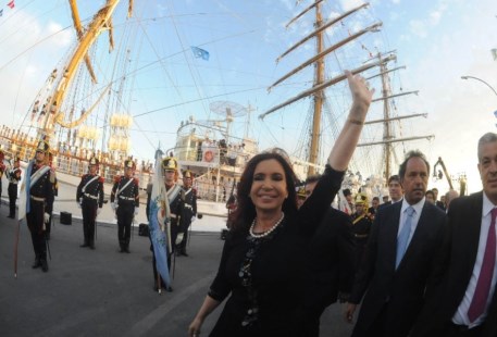 Cristina: "Hoy más que nunca, patria sí, colonia no"