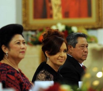 La Presidenta reclamó en Yakarta que se establezcan "reglas comerciales claras para todos"