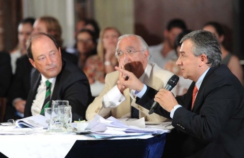 La UCR ve "algo raro" en el acuerdo con Irán