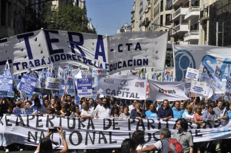Los docentes bonaerenses amenazan con paros y marchas si no llegan a un acuerdo salarial con la Provincia