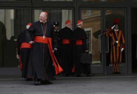 Los cardenales se alistan para el inicio del Cónclave que escogerá al papa